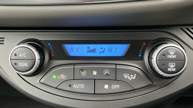 Toyota Yaris 1.5 Hybrid Icon Tech 5dr CVT Hybrid Hatchback